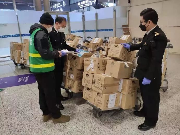 随航班快递